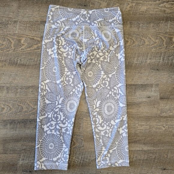 LULULEMON | Wunder Under Crop Leggings Floral White Grey 21" | Sz. 6 - Picture 5 of 7